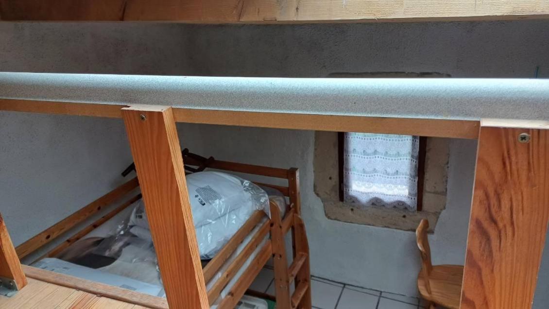 Appartement Chaleureux Dans Une Maison En Pierre Mireval Exterior photo